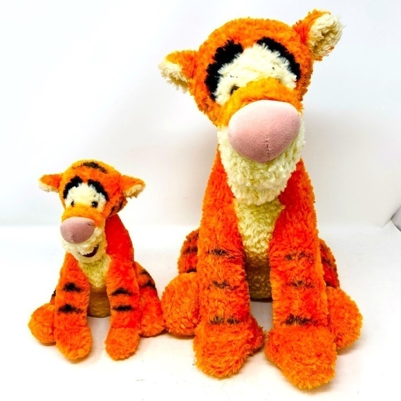 Set Of 2 Walt Disney World Winnie The Pooh Tigger Plushies 15” and 8” - Picture 1 of 11